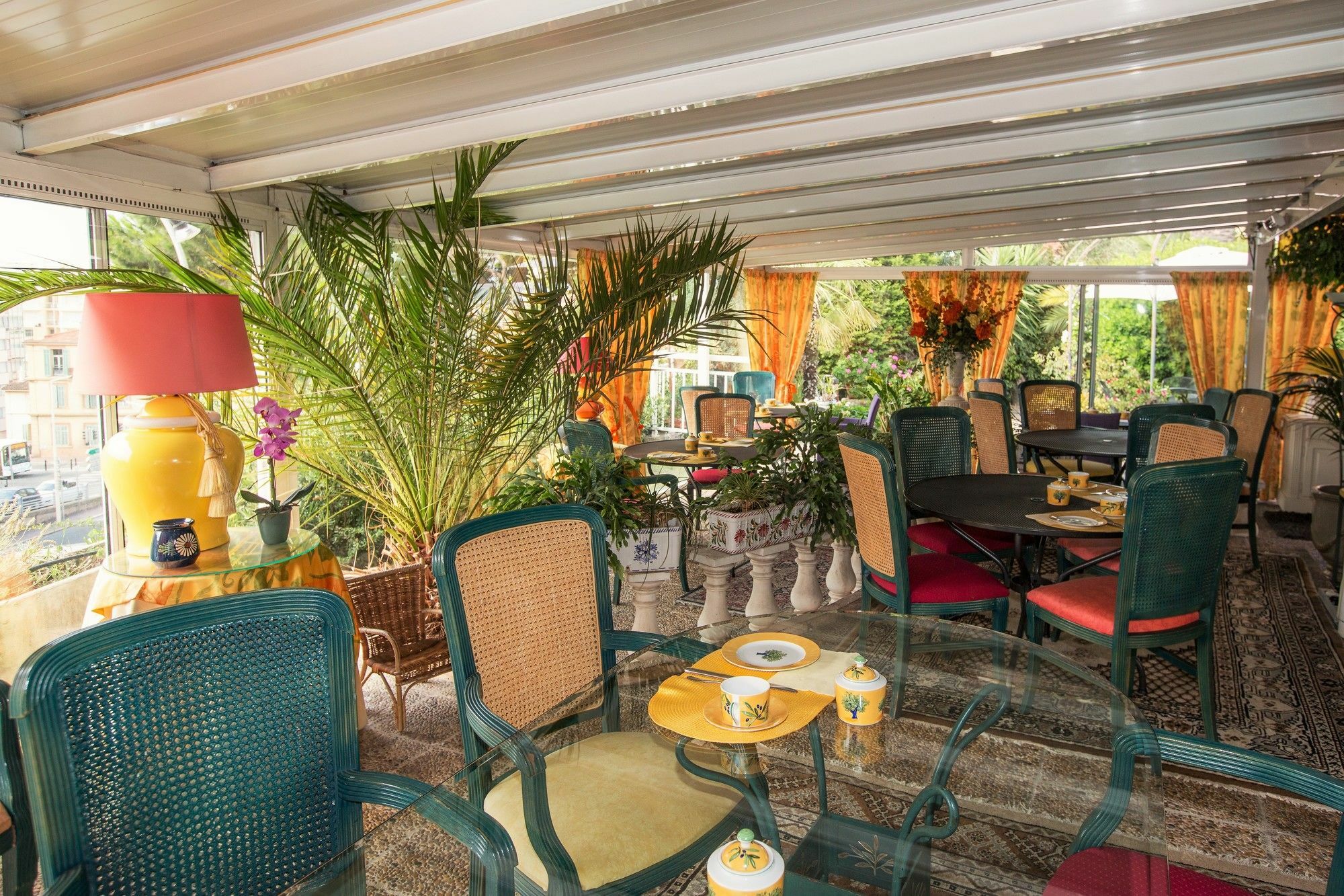 Hotel L'Olivier - Piscine & Parking Канни Екстер'єр фото
